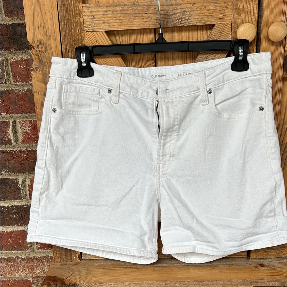 Old Navy women’s White high rise OG Denim Shorts 5 inch inseam size 14